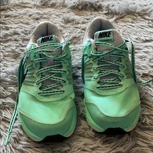 Nike dual fusion mint green sneakers